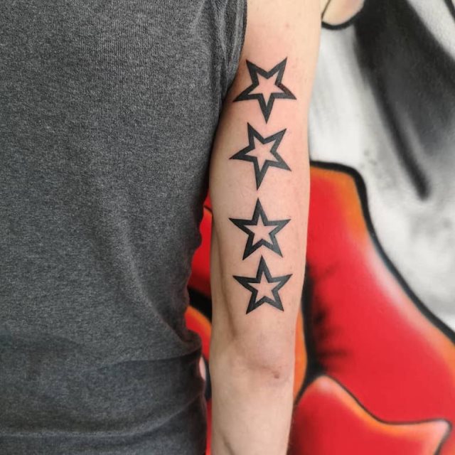 tattoo femenino con una estrella 26