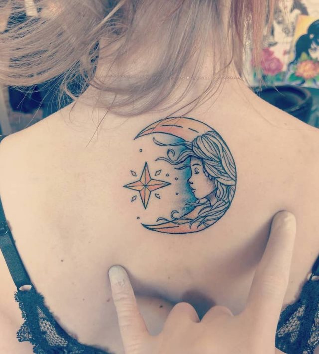 tattoo femenino con una estrella 27