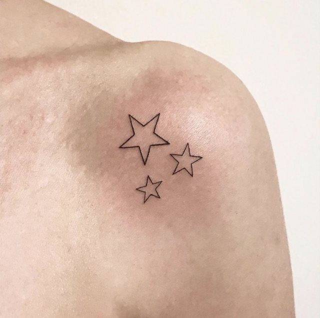 tattoo femenino con una estrella 28
