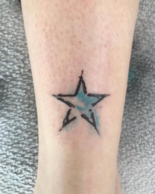 tattoo femenino con una estrella 29