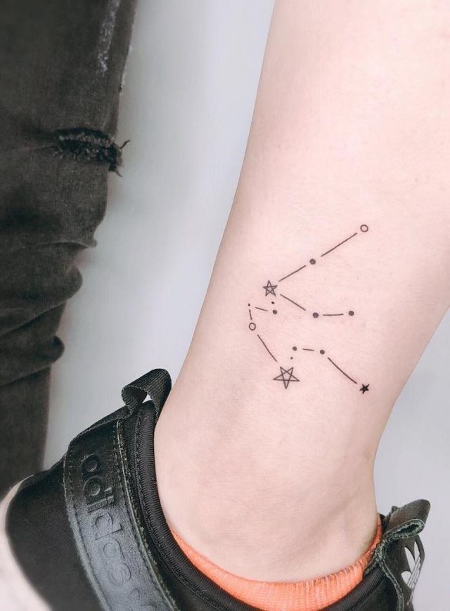 tattoo femenino con una estrella 32