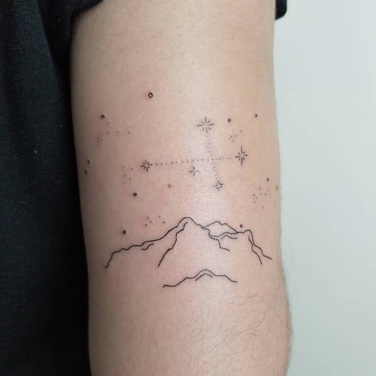 tattoo femenino con una estrella 33