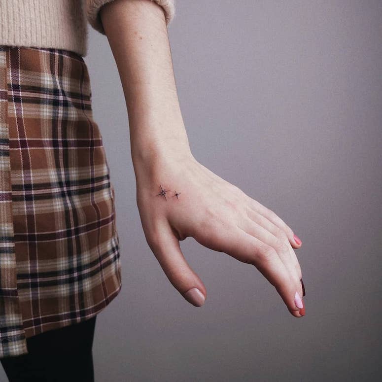 tattoo femenino con una estrella 36