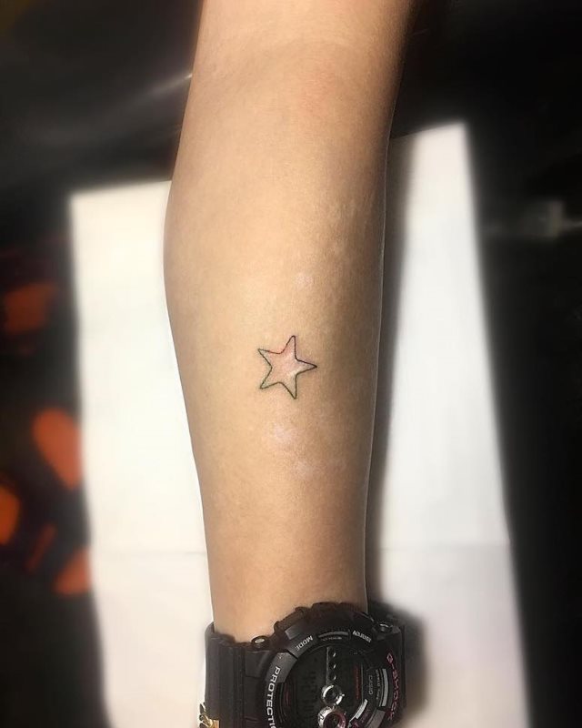 tattoo femenino con una estrella 38
