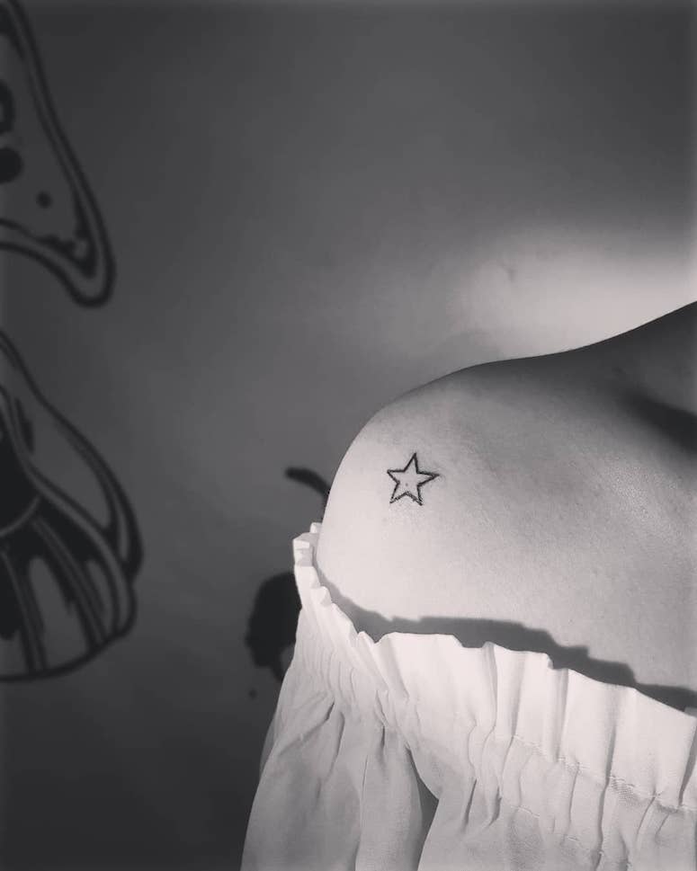 tattoo femenino con una estrella 40