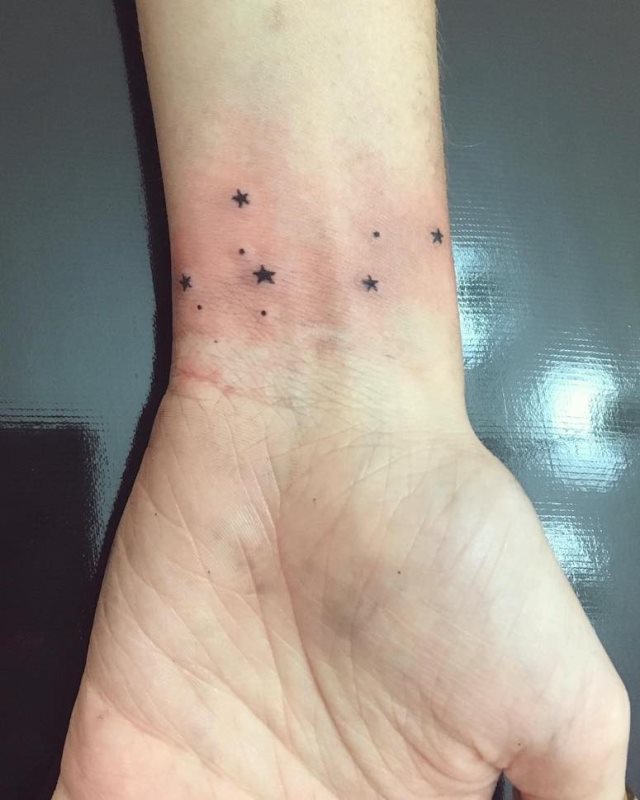 tattoo femenino con una estrella 48