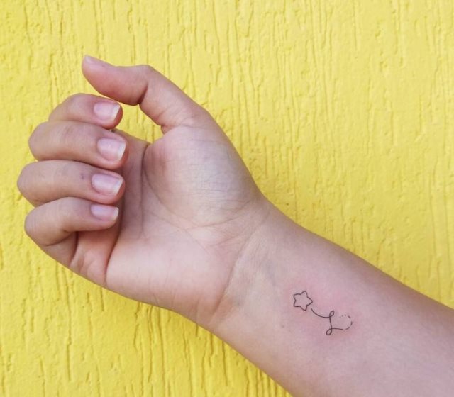 tattoo femenino con una estrella 49