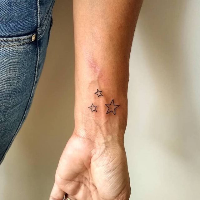 tattoo femenino con una estrella 55