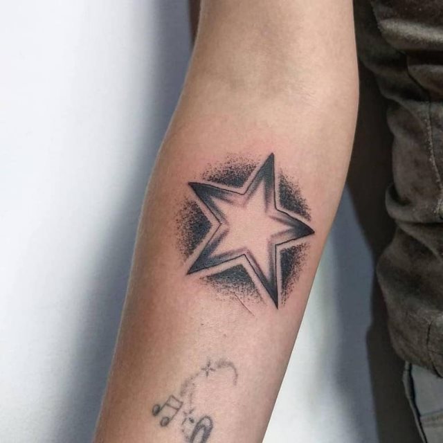 tattoo femenino con una estrella 58