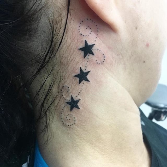 tattoo femenino con una estrella 65