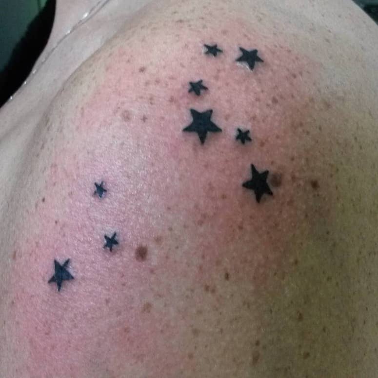 tattoo femenino con una estrella 70