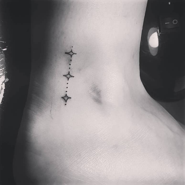 tattoo femenino con una estrella 74