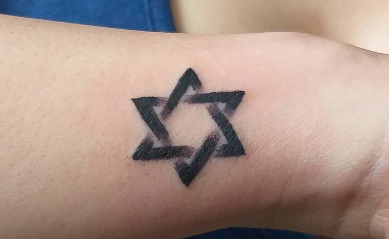 tattoo femenino con una estrella 78