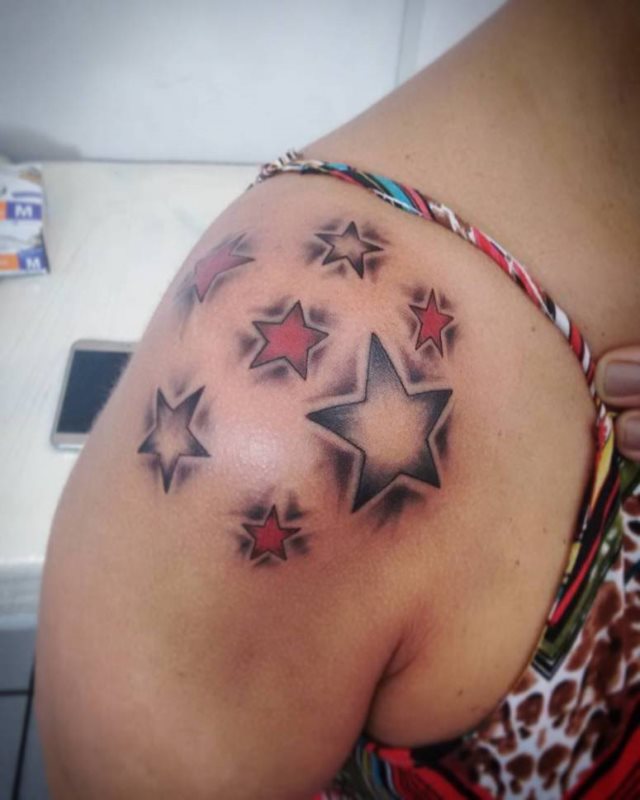 tattoo femenino con una estrella 81