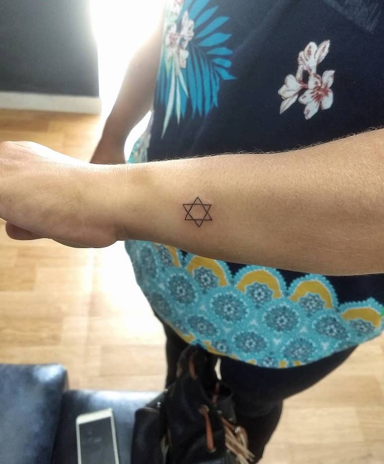 tattoo femenino con una estrella 82
