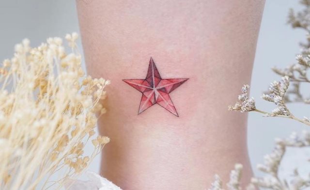tattoo femenino con una estrella 83