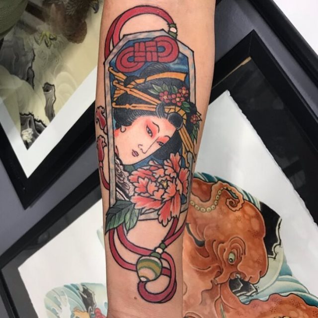 tattoo femenino con una geisha 07