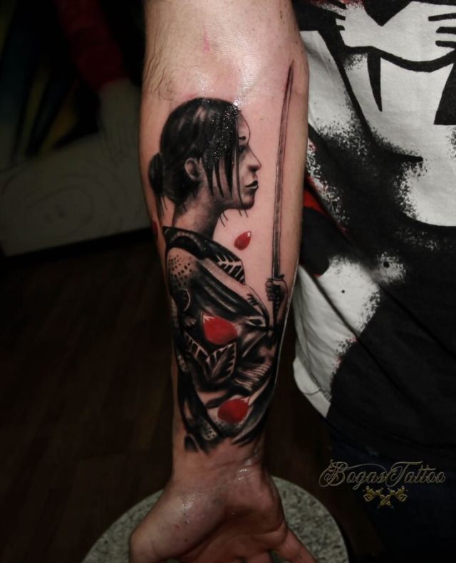 tattoo femenino con una geisha 11