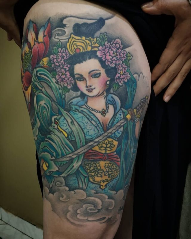 tattoo femenino con una geisha 16