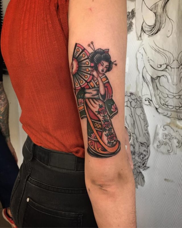 tattoo femenino con una geisha 17