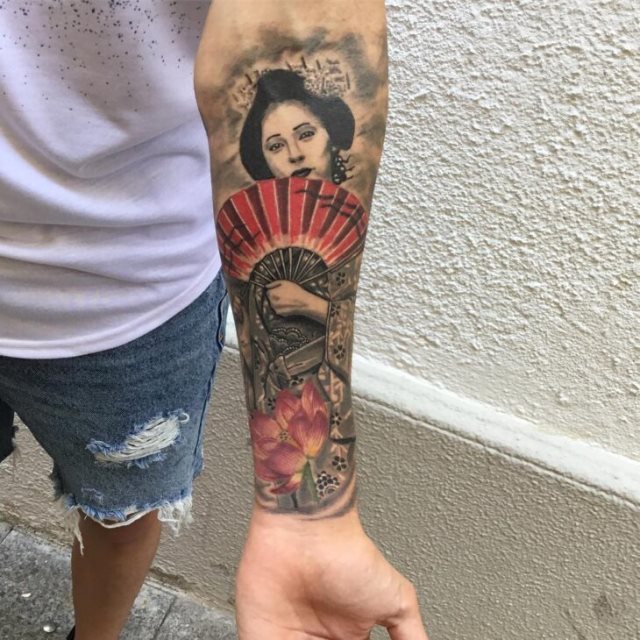 tattoo femenino con una geisha 25