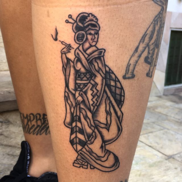 tattoo femenino con una geisha 30