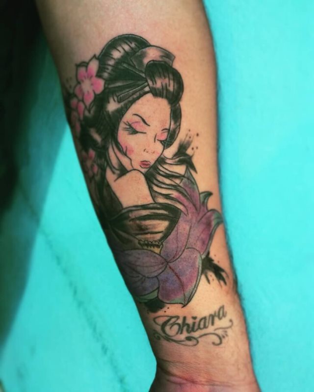 tattoo femenino con una geisha 40
