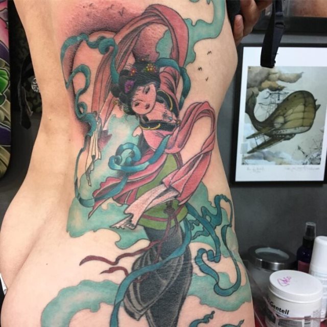 tattoo femenino con una geisha 44