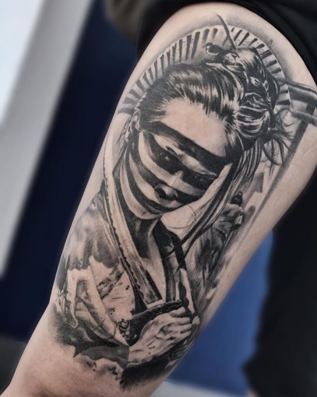 tattoo femenino con una geisha 49