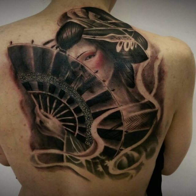 tattoo femenino con una geisha 56