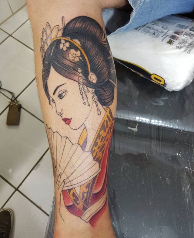 tattoo femenino con una geisha 64