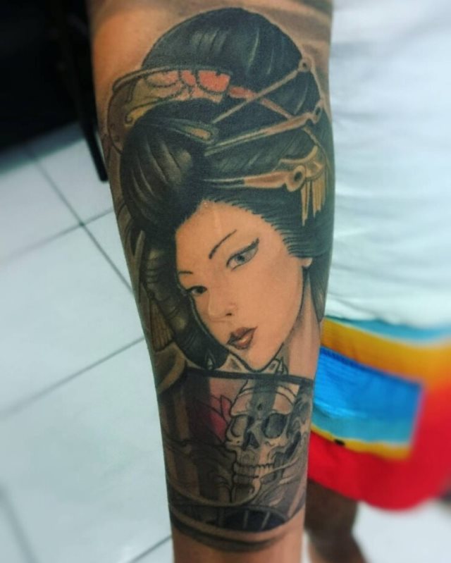 tattoo femenino con una geisha 65