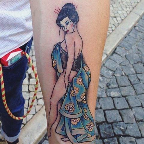 tattoo femenino con una geisha 68