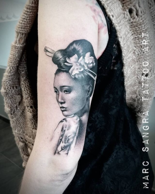 tattoo femenino con una geisha 70