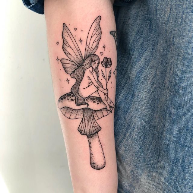tattoo femenino con una hada 27