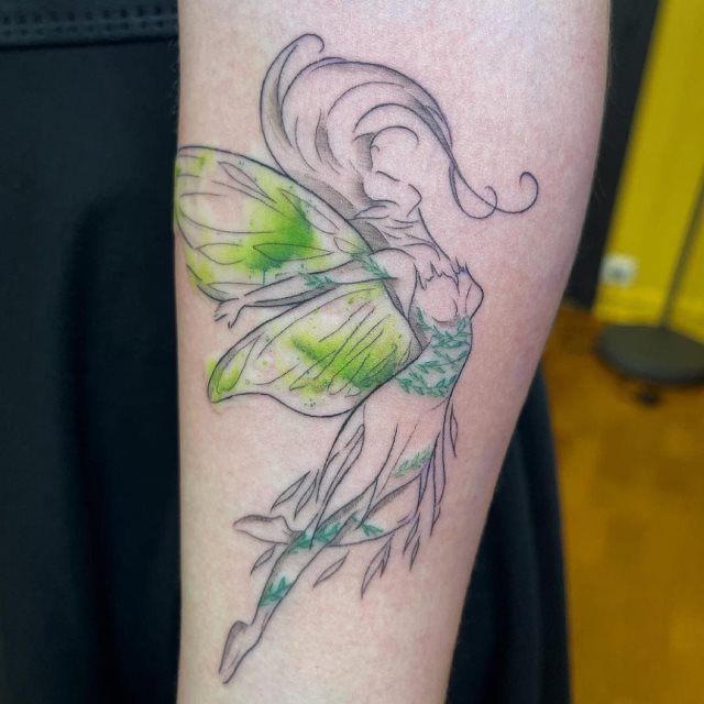 tattoo femenino con una hada 40