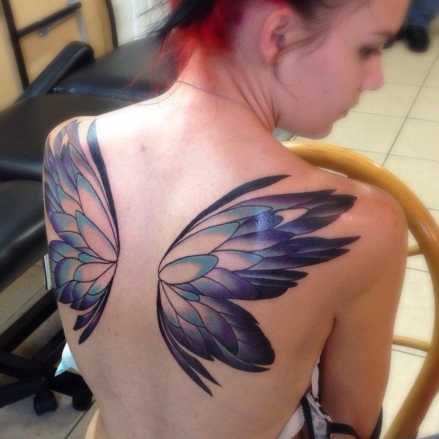 tattoo femenino con unas alas 12