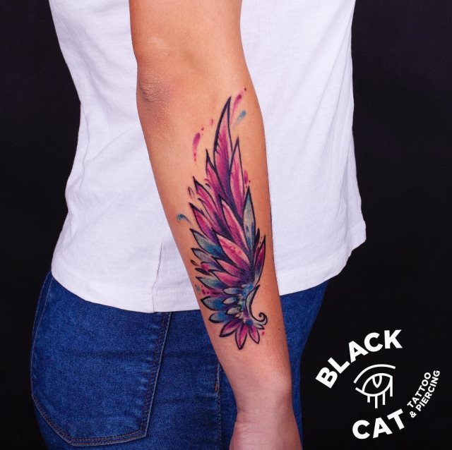 tattoo femenino con unas alas 16
