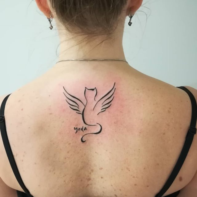 tattoo femenino con unas alas 19