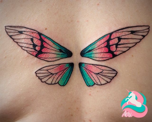 tattoo femenino con unas alas 23