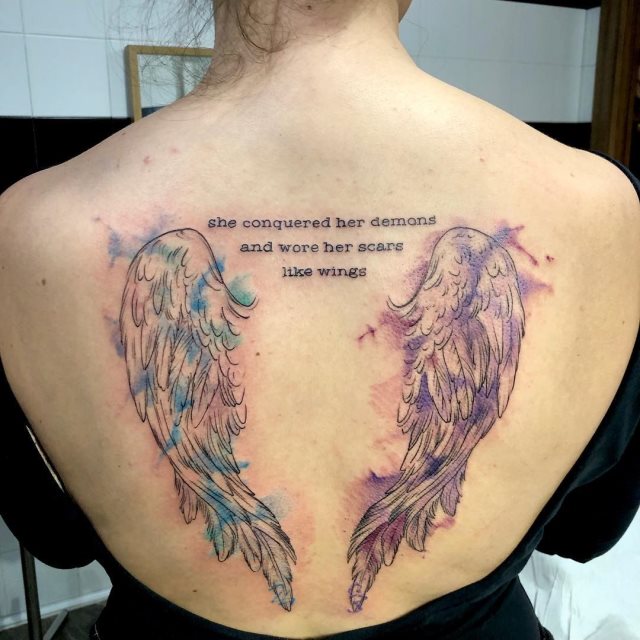 tattoo femenino con unas alas 25