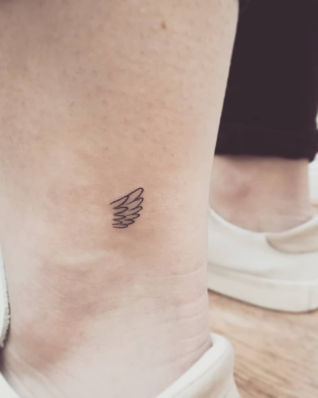 tattoo femenino con unas alas 29