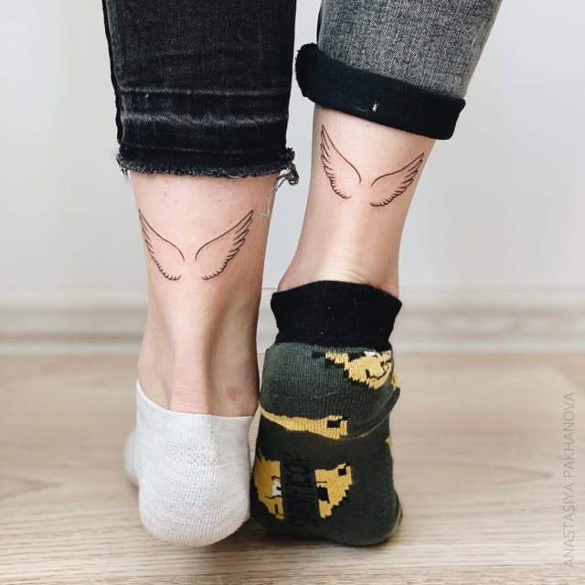 tattoo femenino con unas alas 37