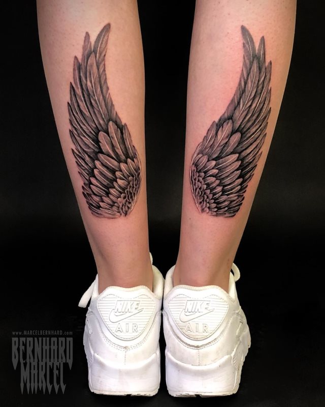 tattoo femenino con unas alas 42