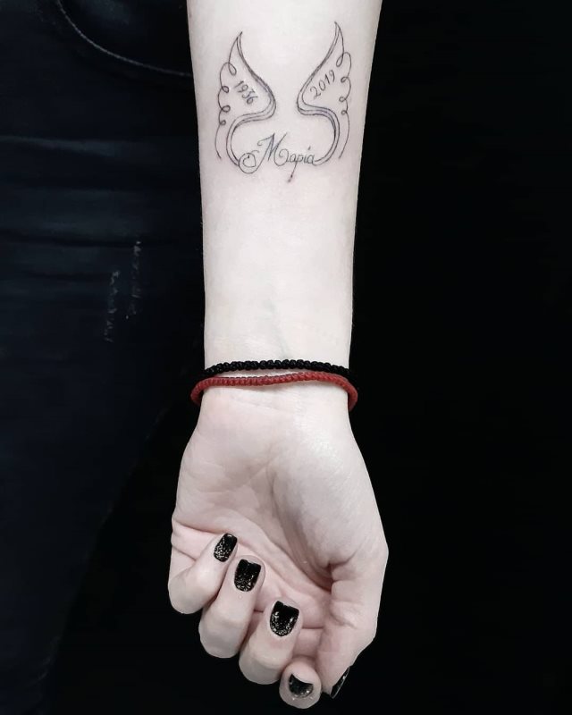 tattoo femenino con unas alas 46