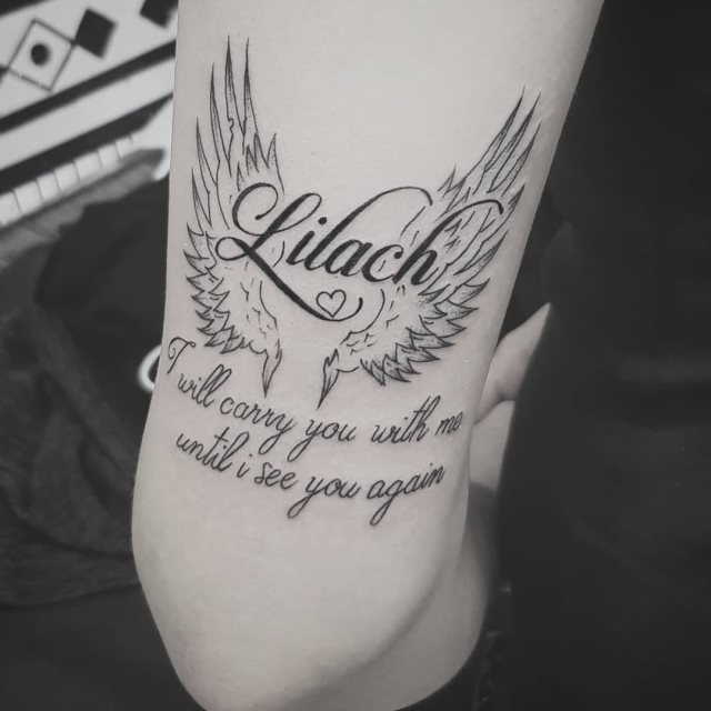 tattoo femenino con unas alas 49
