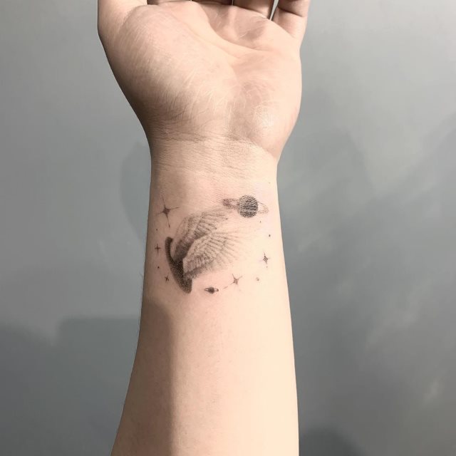 tattoo femenino con unas alas 55