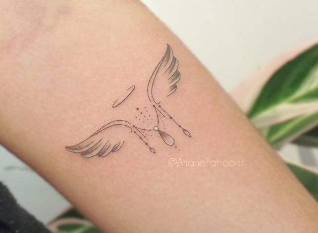 tattoo femenino con unas alas 58