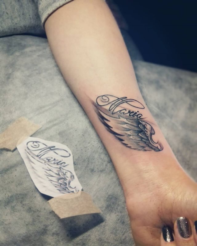 tattoo femenino con unas alas 59