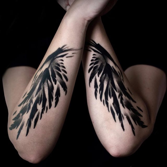 tattoo femenino con unas alas 60
